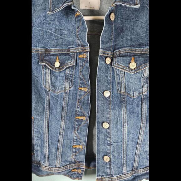 Old Navy Women's Denim Jacket - Size S - Classic Blue Jean Style - Picture 4 of 7
